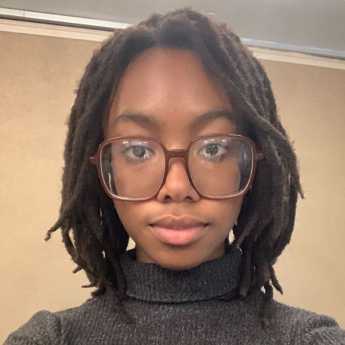 portrait of Kellie Louis